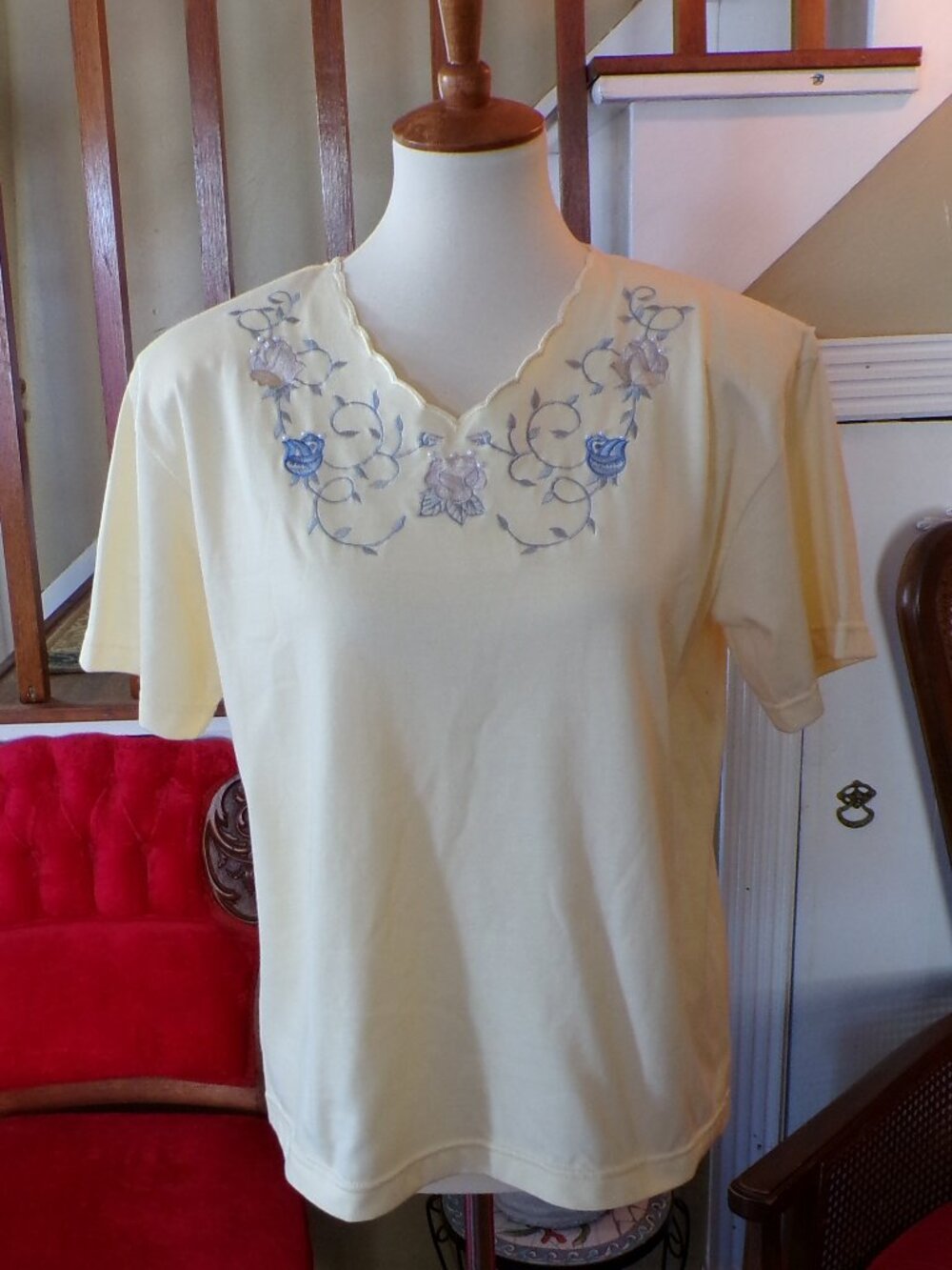SHENANIGANS Women's Yellow T-Shirt Floral Embroidered V-Neck with Beads Size: L